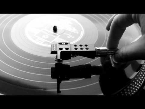 Armand Van Helden vs Lee Coombs & Uberzone - Right Widow (The Sonic Deviant Cut & Paste)