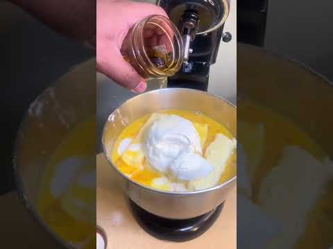 Irresistible 2-Step Sour Cream Poundcake Recipe: The Secret to Moist Deliciousness! #Baking #Dessert