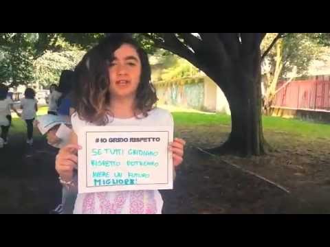 I ragazzi della II D della Scuola Media Cironi di Prato gridano "Rispetto!"