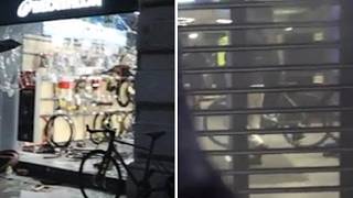 L'assalto al negozio di articoli sportivi in largo Cairoli a Milano: sfondano le vetrine e port...