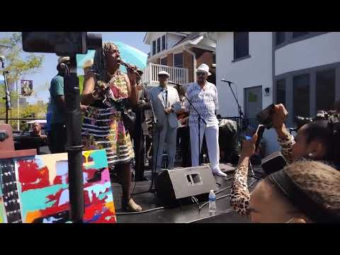 Martha Reeves on James Jamerson! - maxproud