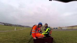 preview picture of video 'Sauts en parachutes ronds à St Galmier'