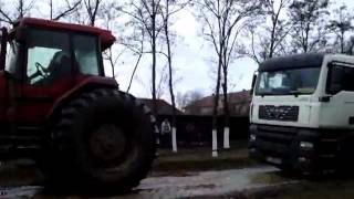 preview picture of video 'Camion remorcat de tractor in Graniceri, jud Arad, Romania'