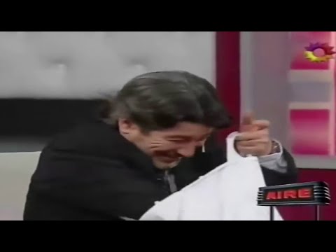 Pachu Peña se tienta mucho de risa en la cámara sorpresa Ave María de ShowMatch - ElTrece (2009)
