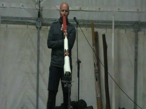Ali Andress- didgeridoo-loopstation..(concerto Scalenghe 01-05-2009)