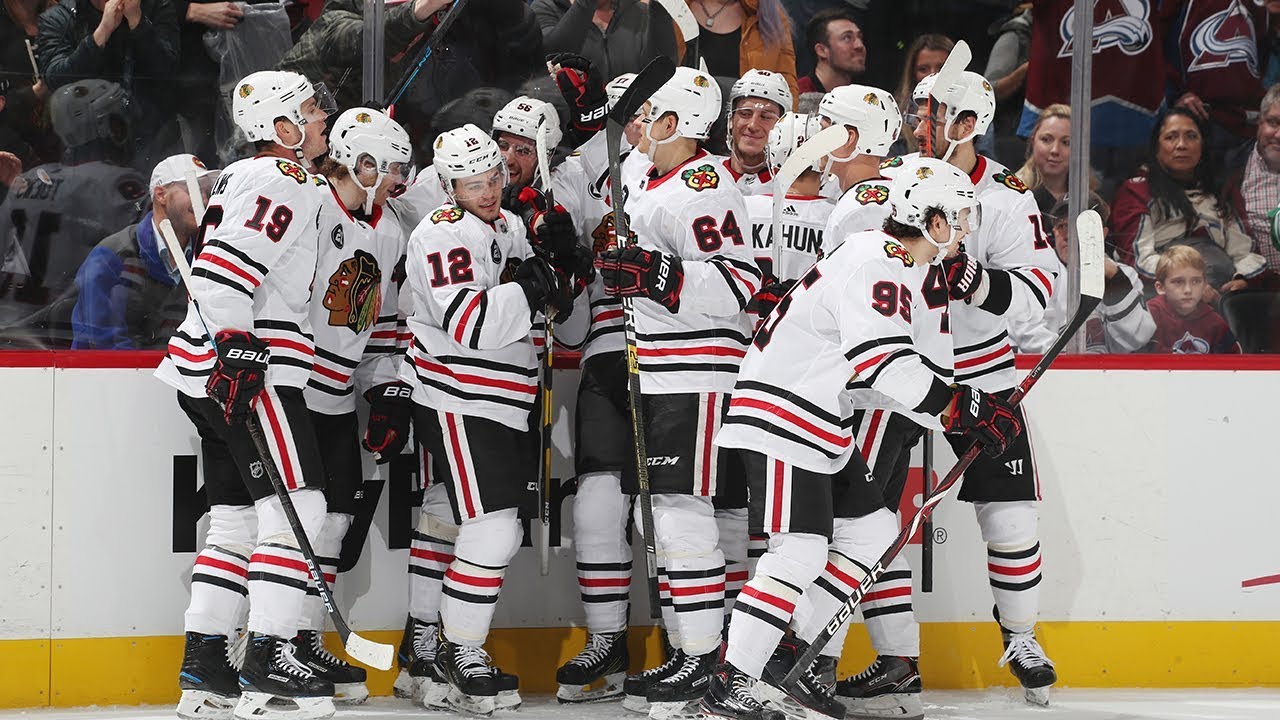 Vidéo: Patrick Kane éloigne Jack Hughes de Chicago..