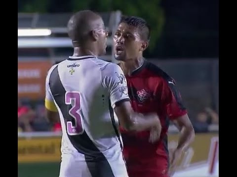 Confusão entre  Kieza e Zagueiro​ Rodrigo no Vasco 1 x 1 Vitória -  Copa do Brasil 2017