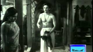 Kamal Hassan Sripriya In Aval Oru Thodarkathai Tam