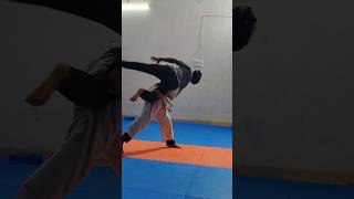 Download lagu 👍🏻Self defence viral video👌🏻#karat❤️‍🔥#karate#martialarts #trending#judo#viralshorts #mma#tutorial mp3