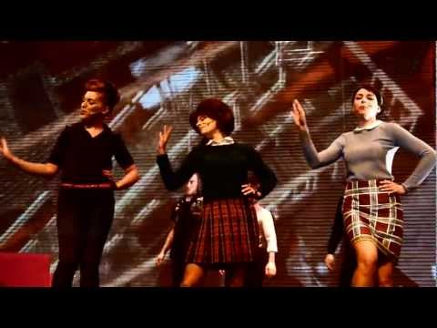 Salut Les Copains le spectacle musical - Laisse tomber les filles + Blablabla