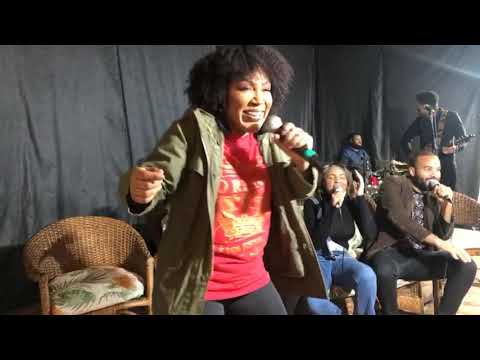 Cola no funky groove  "Lá Vem faraó" - Ericka Nascimento