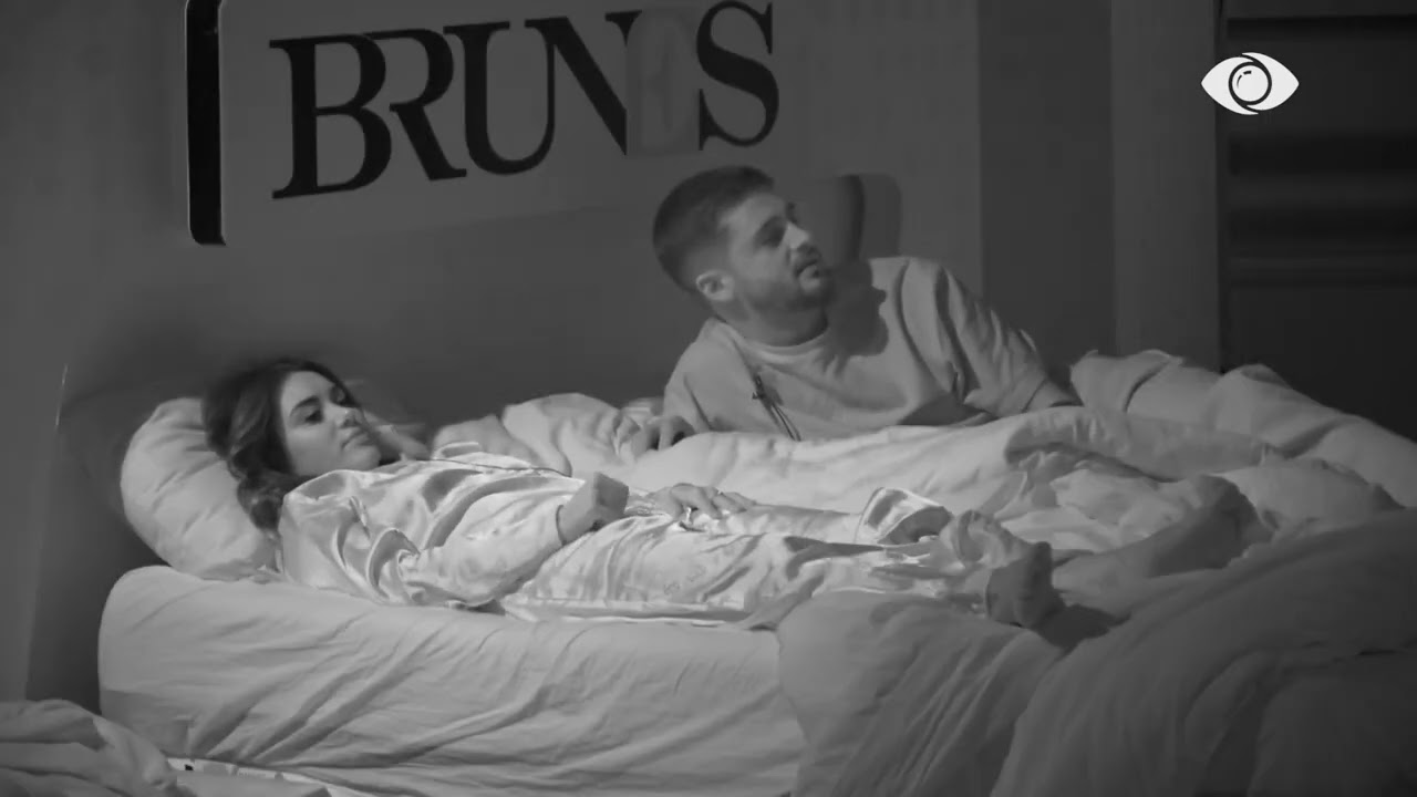 A e do Rogertin?/ Mal i drejtohet Juelës, Gimbo ironizon: Nuk e dua, por e dashuroj…