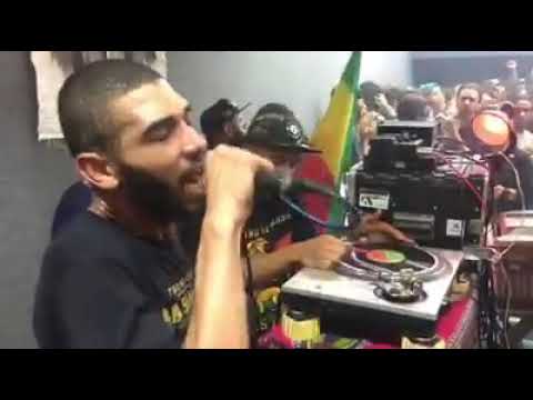 Homem de África, Kunta Kinte de Ualê Figura meets África Mãe do Leão SS