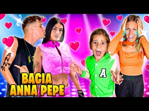 AURORA E LAURA SCOPRE CHE PAPÀ MIKE BADDIE SI È FIDANZATO CON CANTANTE ANNA PEPE E LA BACIA!