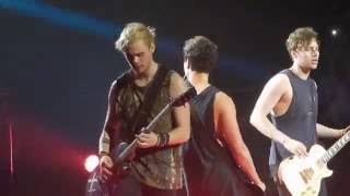 Castaway and Guitar Battle - 5 Seconds of Summer 7/1/16 HD