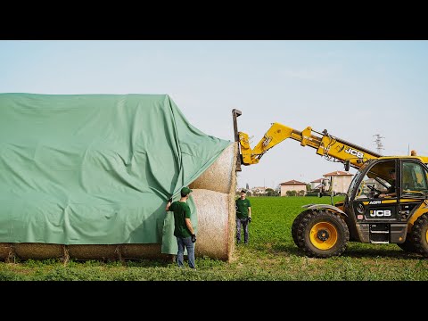 How to cover straw or hay bales in open field. FLORTEX® 55/160 | The supreme protective cover.