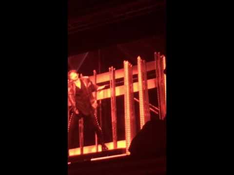 160730 Baekhyun Show his ABS DAY2 EXOrDIUM