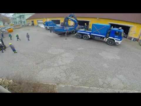 THW M-Boot Fachgruppe Wassergefahren mit zwei Kränen bewegt - Zeitraffer