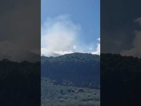 Le operazioni contro l'incendio sulle colline di Buti