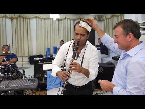 Rrenqethese shikoni se si e qan Shaban Cela kete pjes ne klarinete - Mos e humb - Dasmat Shqiptare