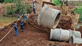 COLOCAÇÃO de TUBOS  serviço que exige CUIDADO...