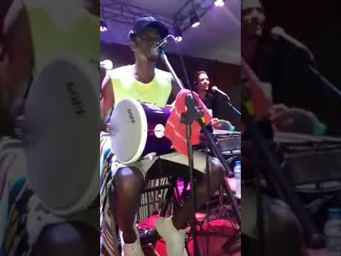 Grupo Onda Diferente canta belo  (perfume)