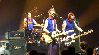 Toy Dolls - She&#39;s A Worky Ticket (Live @Grenoble)