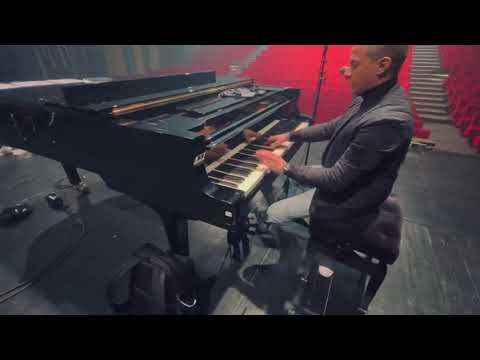 Matthew Lee during the soundcheck in Soissons (FRANCE)