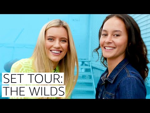 荒野的演員們給了一個場景之旅|Prime Video。 (The Wilds Actors Give A Set Tour | Prime Video)
