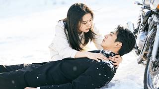 I saved a stranger frozen in the snow, not knowing he’s a billionaire CEO—he fell for me!