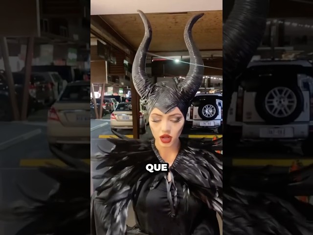 Vídeo relacionado con Panel de villanos de Disney Una vez reina, siempre reina Sudadera