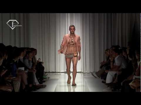 fashiontv | FTV.com - MILAN MEN FW S/S 10 - VERSACE