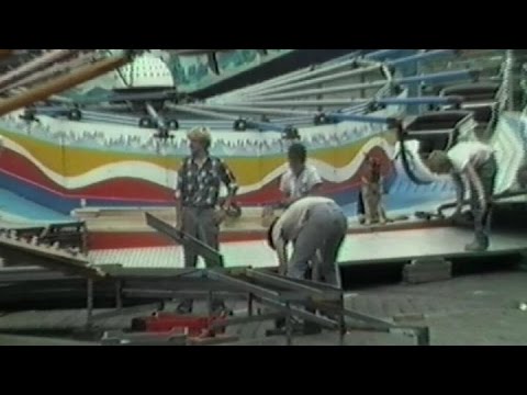 1985 Hoorn: Kermis opbouwen | Eerste kermisdag