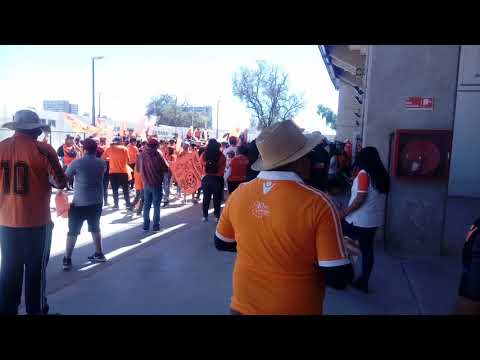 "Hinchada de Cobreloa alentando al Zorro" Barra: Huracan Naranja • Club: Cobreloa