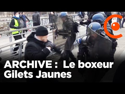 ARCHIVE: Christophe Dettinger le boxeur Gilet Jaune frappe un gendarme / Acte 8 (5/01/2019 - Paris)