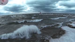 preview picture of video 'South Haven Lighthouse Ice and Snow'