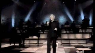 Charles Aznavour - "Embrasse-moi"