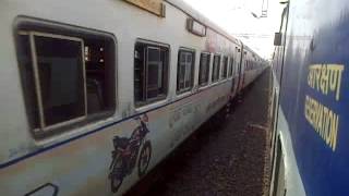 preview picture of video 'INDIAN RAILWAYS:DEPARTING GONDIA JUNCTION AND INCOMMING 12069 JANSHATABDI'