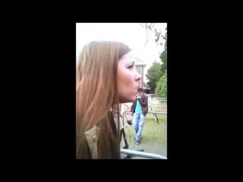 Jongen Krijgt Klappen Op School Van Een Meisje 😂😂😂