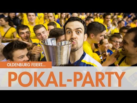 Erst der Pokalsieg, dann die Feier - die EWE Baskets Oldenburg