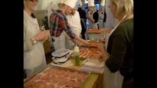 preview picture of video 'Attività di teambuilding cooking class Palazzo Loup Loiano Bologna.wmv'