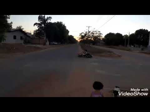 Maria Eduarda andando de kart