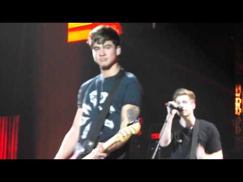 Disconnected - 5SOS ROWYSO Tour Manchester