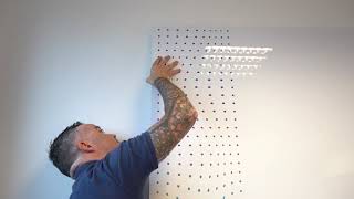 Anbringung der bedruckten Whiteboards Wände