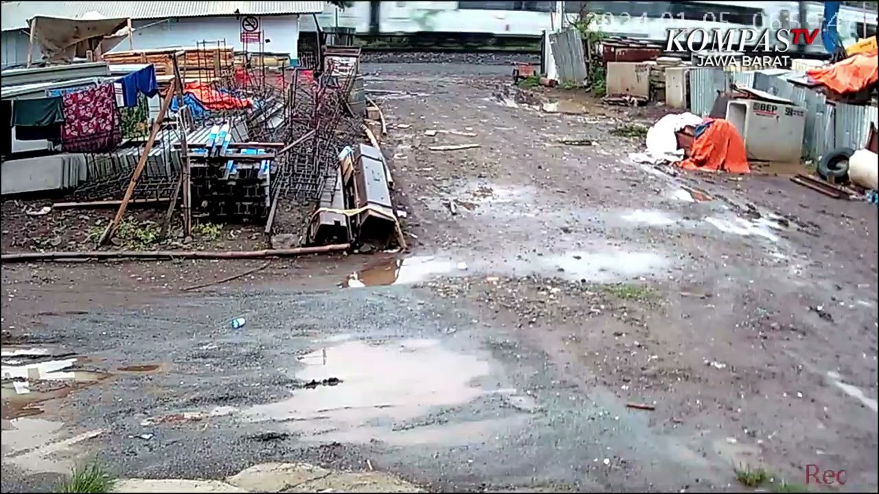 Detik-Detik Tabrakan Kereta Turangga VS Kereta Bandung Raya di Cicalengka