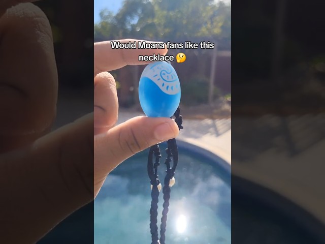 Vídeo relacionado con IKOPFLN Moana Collar Guirnalda Horquilla de plumeria, 3 Piezas joyería de princesa Moana,collar de Vaiana,disfraz de Moana para niñas, suministros de decoración para fiestas de cumpleaños infantiles