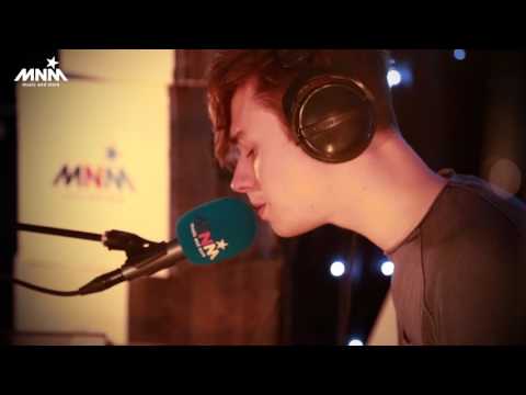 MNM: Laurens Luyten covert 'Still Falling For You'