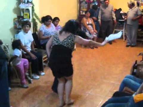 Sonia e Iván bailando huayno "En el Río del Mantaro"