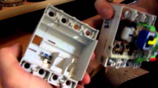 preview picture of video 'a look inside a hager 440t RCD (residual currant device), faulty'