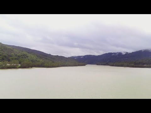 ニューサムは降り続く雨の後、一部の給水制限を解除、雪はカリフォルニアの干ばつを和らげる